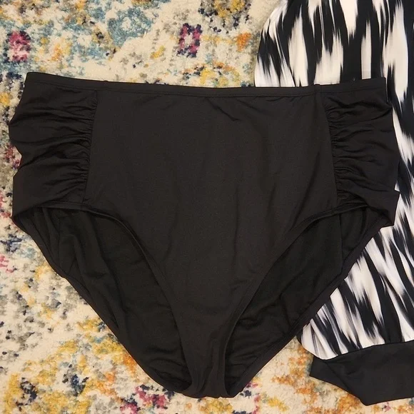 Liz Claiborne SZ 20 2 Piece Black/White Swimsuit - Picture 2 of 9